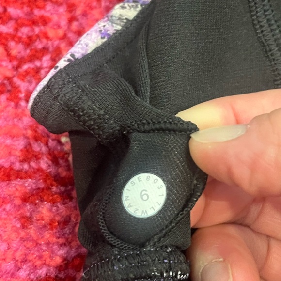 Lululemon Sports Bra w/ Pads - Size 6 - Picture 4 of 4